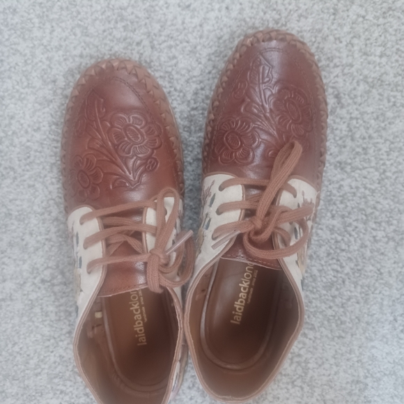 Sundance Laidback London Tooled Leather Coriander Floral Embroidered 39 Boatshoe - Picture 4 of 6